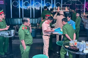 Đồng loạt kiểm tra 8 điểm kinh doanh bar, karaoke ở Lâm Đồng