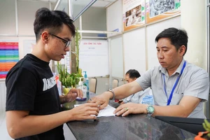 Việc thuê dịch vụ và nhân sự bên ngoài sẽ góp phần giúp giảm tải công việc cho cán bộ, công chức, tận dụng các thế mạnh, chuyên nghiệp từ đơn vị có chuyên môn cao.