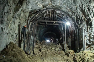 Hầm Bãi Gió 88 năm tuổi qua Đèo Cả bị sạt lở, Thủ tướng có chỉ đạo khẩn