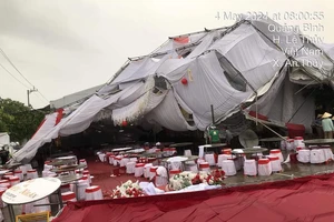 Quảng Bình: Mưa giông kèm gió lốc giật tung rạp cưới, hơn 2.000 ha lúa bị ngã đổ