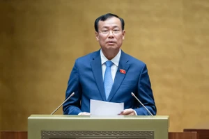 Rà soát, bổ sung thẩm quyền cho CSGT xử lý xe quá tải, quá khổ