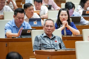 Quốc hội bàn việc thay lương cơ sở bằng mức tham chiếu để đóng BHXH