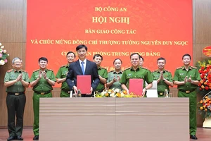 Chánh Văn phòng Trung ương Đảng Nguyễn Duy Ngọc bàn giao công tác ở Bộ Công an