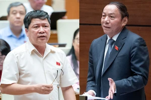 ĐB Tạ Văn Hạ (đoàn Quảng Nam) và Bộ trưởng Bộ VH-TT&DL Nguyễn Văn Hùng (bên phải) tại phiên thảo luận vào sáng 19-6.