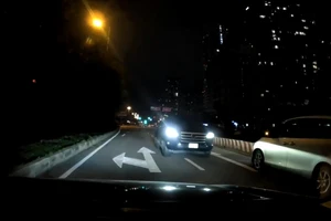 CSGT truy tìm tài xế lái ô tô đi ngược chiều tại TP Thủ Đức