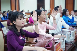 Kỳ họp HĐND TP.HCM giữa năm: Xem xét nhiều giải pháp kinh tế, giám sát chế độ công vụ