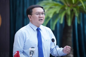 Giám đốc Sở TT&TT TP.HCM trả lời về quảng cáo, tin giả tràn lan trên mạng xã hội