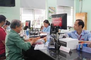 Bộ Nội vụ đề xuất tạm đình chỉ công tác với cán bộ cố tình đùn đẩy trách nhiệm