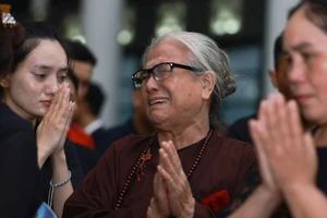 Người dân thương khóc tiễn đưa Tổng Bí thư Nguyễn Phú Trọng về với Đất Mẹ