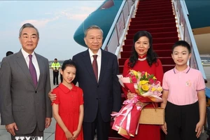 Tổng Bí thư, Chủ tịch nước Tô Lâm và Phu nhân đã đến thủ đô Bắc Kinh