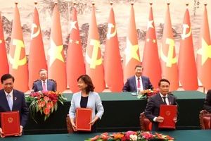 Việt -Trung ký kết 14 văn kiện hợp tác, trong đó có Công thư về tuyến đường sắt Móng Cái - Hạ Long - Hà Nội