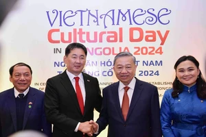 Nhà hát nổi tiếng 600 chỗ ở Mông Cổ kín khán giả chào mừng Tổng Bí thư, Chủ tịch nước Tô Lâm