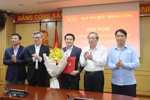 Nhân sự tuần qua: Bổ nhiệm 3 Trợ lý Chủ tịch Quốc hội, Trưởng Ban Tổ chức Trung ương