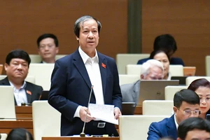 Bộ trưởng GD&ĐT: Mong đại biểu chỉ rõ nhóm lợi ích trong in ấn sách giáo khoa để bắt tiếp