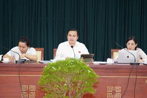 'Phải đợi 15 phút mới băng qua được đường tử thần Nguyễn Duy Trinh'