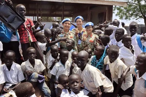 10 năm Bộ đội Cụ Hồ tham gia gìn giữ hòa bình: Bác sĩ quân y trong hàng ngũ lính mũ nồi xanh