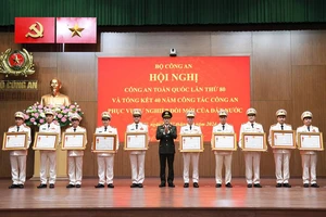 Trung tướng Lê Hồng Nam, Giám đốc Công an TP.HCM, được tặng Huân chương Chiến công hạng Nhất