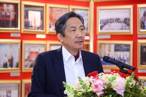 Chủ tịch Hiệp hội Khoa học hành chính Việt Nam Trần Anh Tuấn phát biểu tại hội thảo.