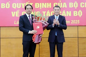 Nhân sự tuần qua: Điều động, bổ nhiệm, chuẩn y lãnh đạo nhiều địa phương