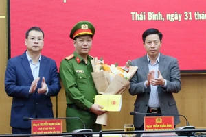 Thái Bình: Khen thưởng Ban chuyên án triệt phá đường dây đánh bạc quy mô đặc biệt lớn