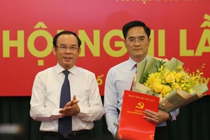 TP.HCM trao quyết định của Ban Bí thư, bổ sung ông Trần Quang Lâm làm Thành ủy viên 