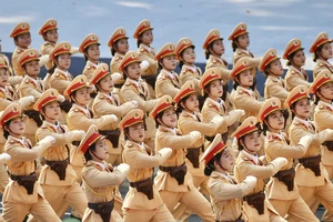 Vẻ đẹp hút hồn của những 'bông hồng thép' trong Lễ diễu binh, diễu hành 30-4