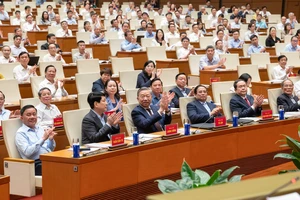 Khai mạc kỳ họp lịch sử, Quốc hội bắt đầu bàn việc sửa Hiến pháp 2013