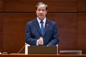 Bộ trưởng GD&ĐT nói về nguyên nhân 'làm giảm đi hình ảnh tôn nghiêm của người thầy'