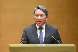 Bộ trưởng Tư pháp Nguyễn Hải Ninh trình nghị quyết gỡ các 'điểm nghẽn của điểm nghẽn'