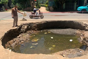 'Hố tử thần' ở Phú Thọ rộng khoảng 4 m đang tiếp tục mở rộng