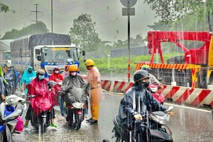 CSGT TP.HCM nêu nhiều biện pháp ứng phó mưa bão, triều cường