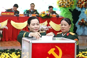 Đại tá Trần Đức Thắng giữ chức Bí thư Đảng ủy Cục Chính trị Quân khu 7