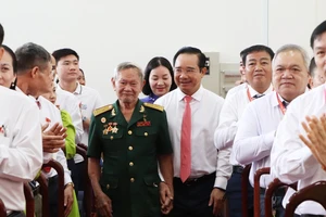 Chủ tịch UBND TP.HCM dự đại hội Đảng bộ phường đông dân nhất thành phố