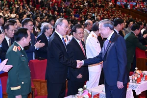 Tổng Bí thư: 'Chính phủ các thời kỳ đã bền bỉ đắp nền cho sự chuyển mình của đất nước'