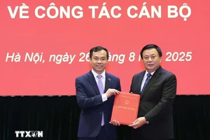 PGS-TS Nguyễn Mạnh Hùng giữ chức Phó Giám đốc Học viện Chính trị quốc gia Hồ Chí Minh