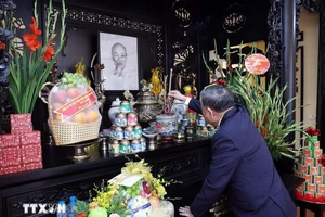 Tổng Bí thư Tô Lâm dâng hương tại nơi Chủ tịch Hồ Chí Minh viết Tuyên ngôn độc lập