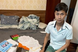 Triệt phá đường dây làm giấy phép lái xe, sổ hồng giả