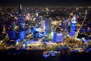 Tổng Bí thư Tô Lâm, Chủ tịch nước Lương Cường, Thủ tướng Phạm Minh Chính, Chủ tịch Quốc hội Trần Thanh Mẫn, Thường trực Ban Bí thư Trần Cẩm Tú chúc mừng Ban Chấp hành, Ban Thường vụ Thành ủy TP.HCM nhiệm kỳ 2025-2030.