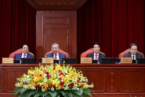 Trung ương cho ý kiến về số lượng và lựa chọn nhân sự Bộ Chính trị, Ban Bí thư khóa mới