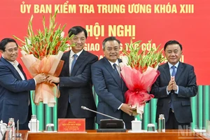 Bàn giao công tác Chủ nhiệm Ủy ban Kiểm tra Trung ương giữa ông Nguyễn Duy Ngọc và ông Trần Sỹ Thanh