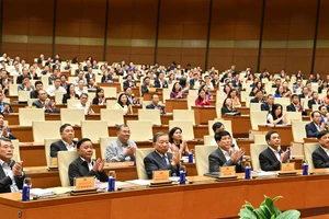 Ủy viên Trung ương Đảng làm trưởng đoàn ĐBQH không giữ quá 3 chức danh lãnh đạo