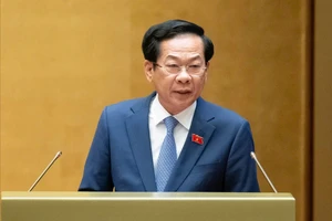 Bộ trưởng Bộ Nội vụ thông tin về thời điểm đề xuất 5 bảng lương mới và 9 chế độ phụ cấp