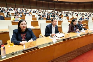 Thông qua danh sách 122 người được giới thiệu ứng cử ĐBQH chuyên trách ở Trung ương