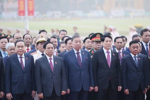 Lãnh đạo Đảng, Nhà nước và các đại biểu dự Đại hội XIV của Đảng vào Lăng viếng Chủ tịch Hồ Chí Minh