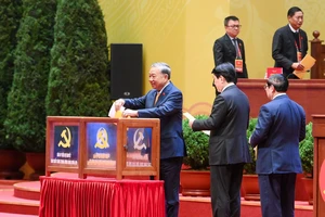 10 Ủy viên Bộ Chính trị tái đắc cử Ban Chấp hành Trung ương khóa XIV