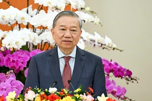 Vững bước dưới cờ Đảng