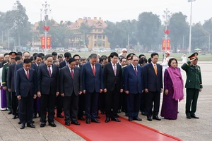Lãnh đạo, nguyên lãnh đạo Đảng, Nhà nước vào Lăng viếng Chủ tịch Hồ Chí Minh nhân 96 năm Ngày thành lập Đảng