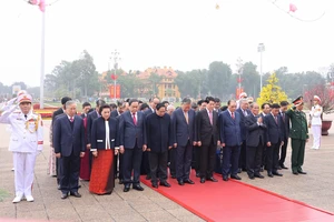 Lãnh đạo Đảng, Nhà nước vào Lăng viếng Bác nhân dịp Tết Nguyên đán
