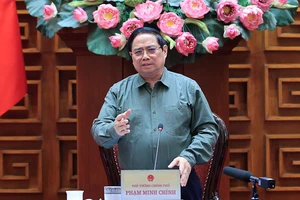 Thủ tướng họp bàn về phương án sửa cầu sông Lô, khẩn cấp xây cầu mới