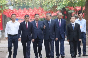 Tổng Bí thư Tô Lâm tham dự bỏ phiếu bầu cử tại phường Ba Đình